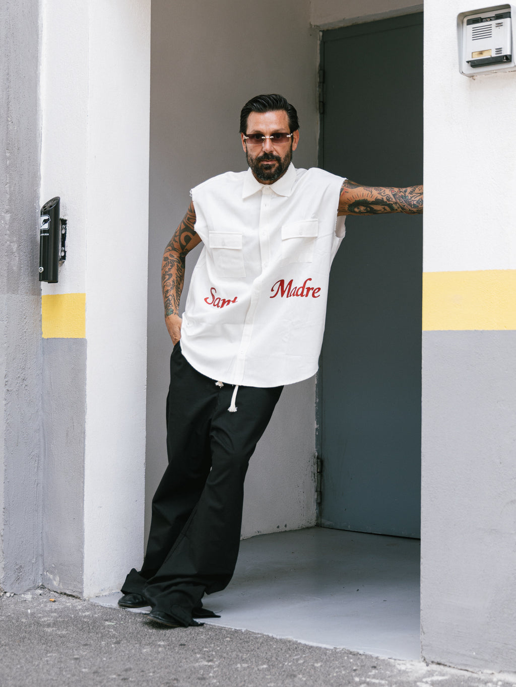 Camicia smanicata “Santa Madre” – White