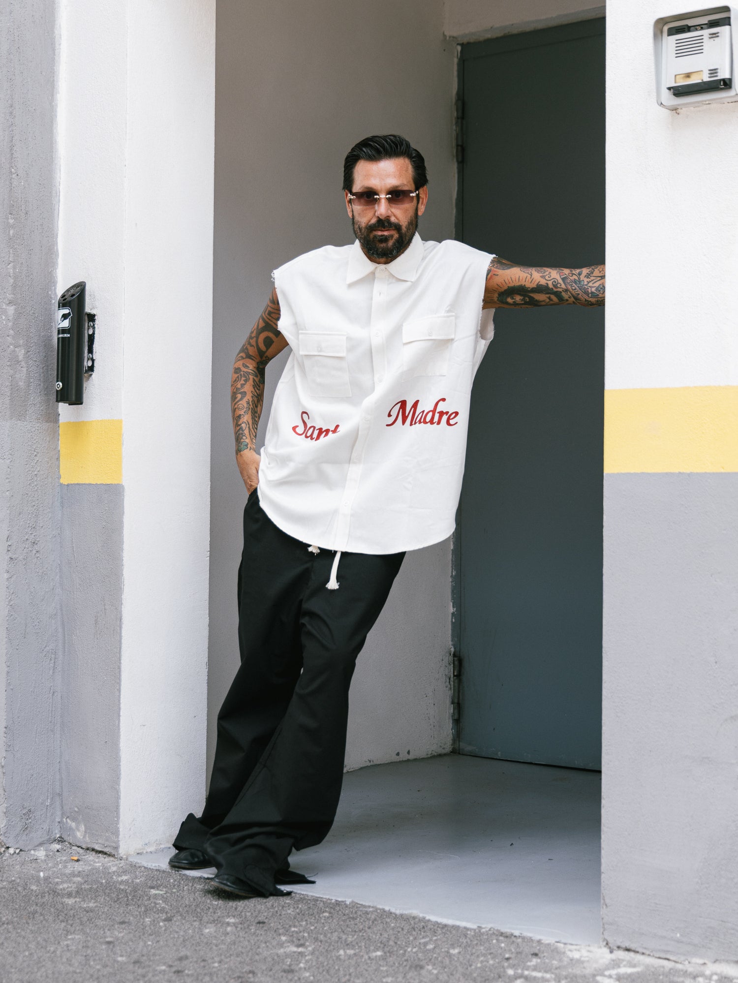 Camicia smanicata “Santa Madre” – White