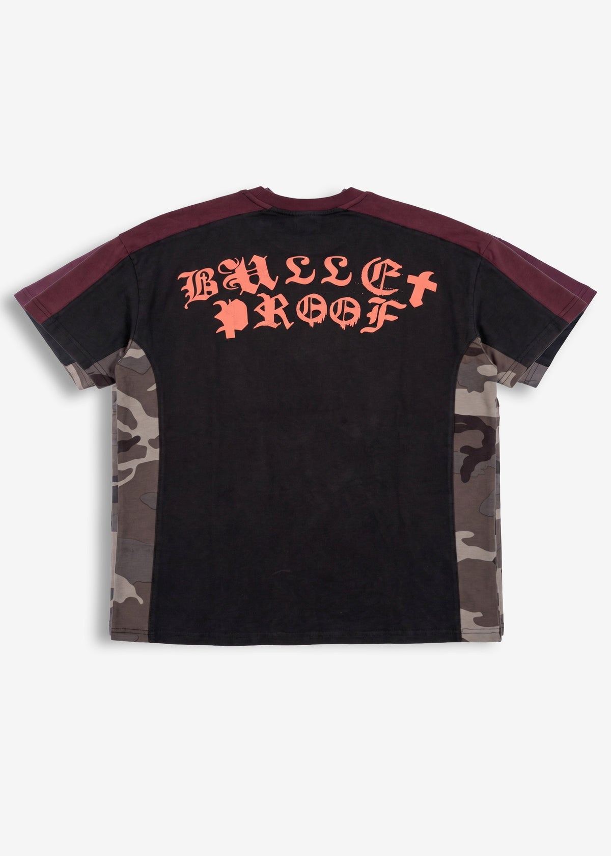 T-shirt con inserti camo e stampa gotica Black