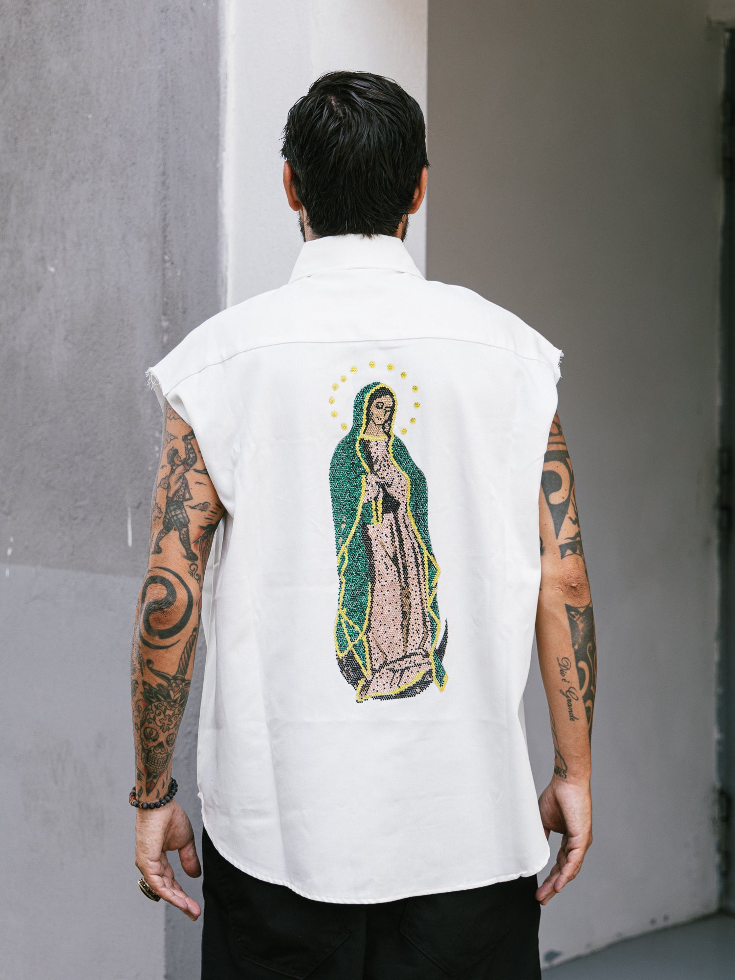 Camicia smanicata “Santa Madre” – White