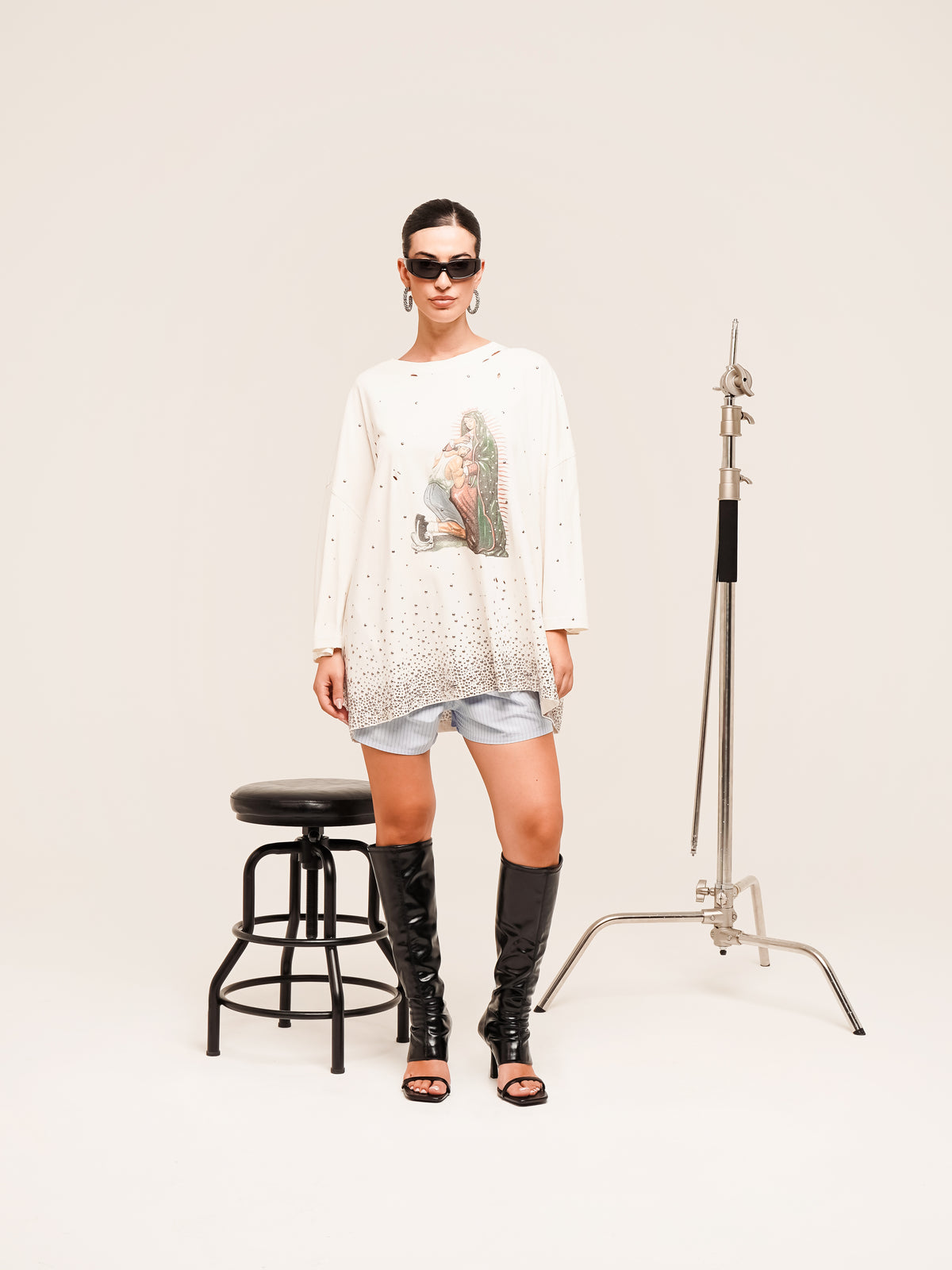 T-shirt LIMITED EDITION con stampa e strass Cream
