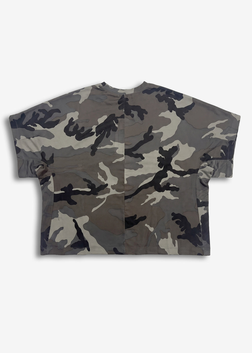 T-shirt crop over Camo Black