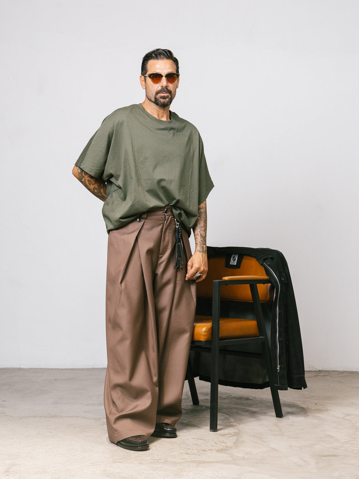 Pantalone classico sartoriale con dettaglio charm Brown