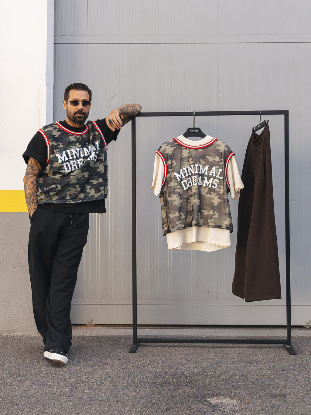 T-shirt con canotta camo e stampa Dream Black