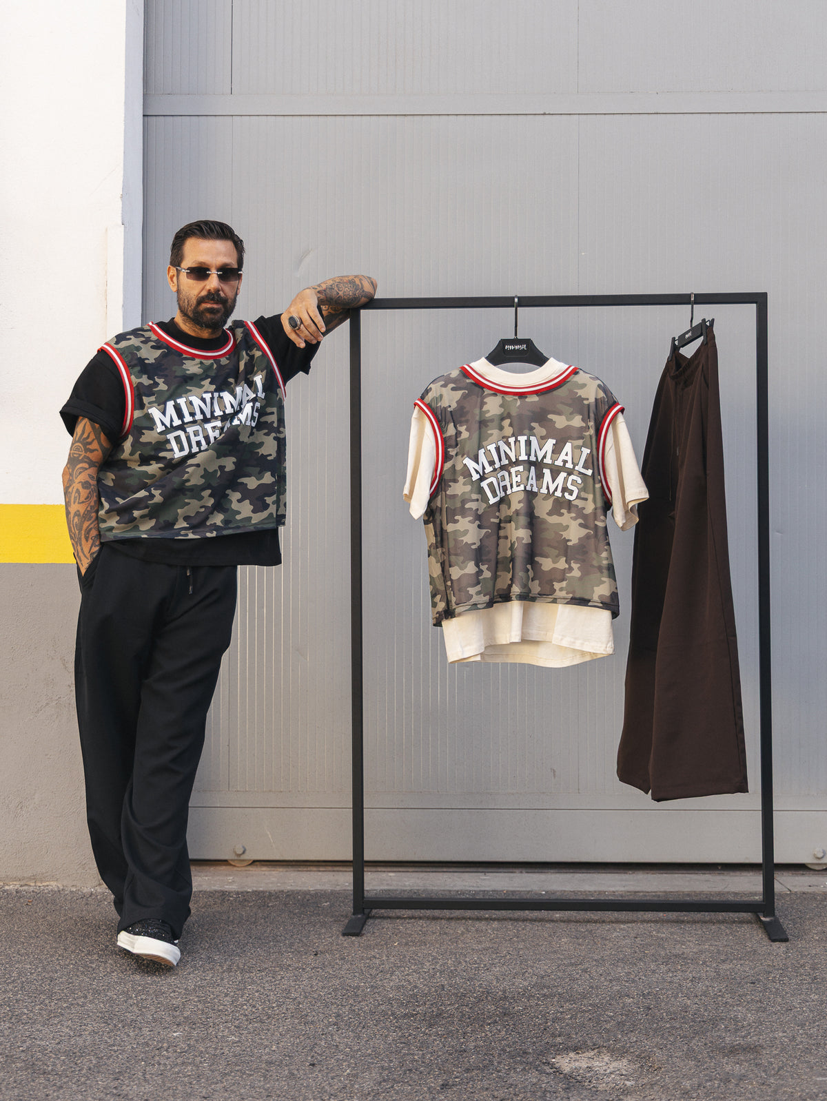 T-shirt con canotta camo e stampa Dream Black