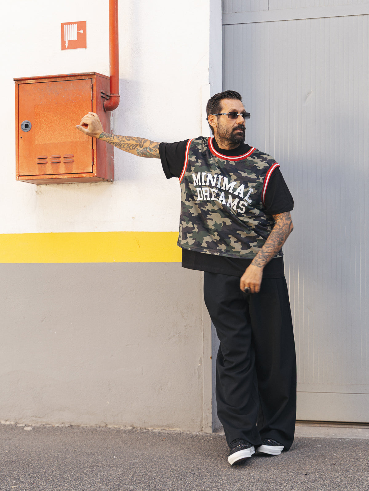 T-shirt con canotta camo e stampa Dream Black