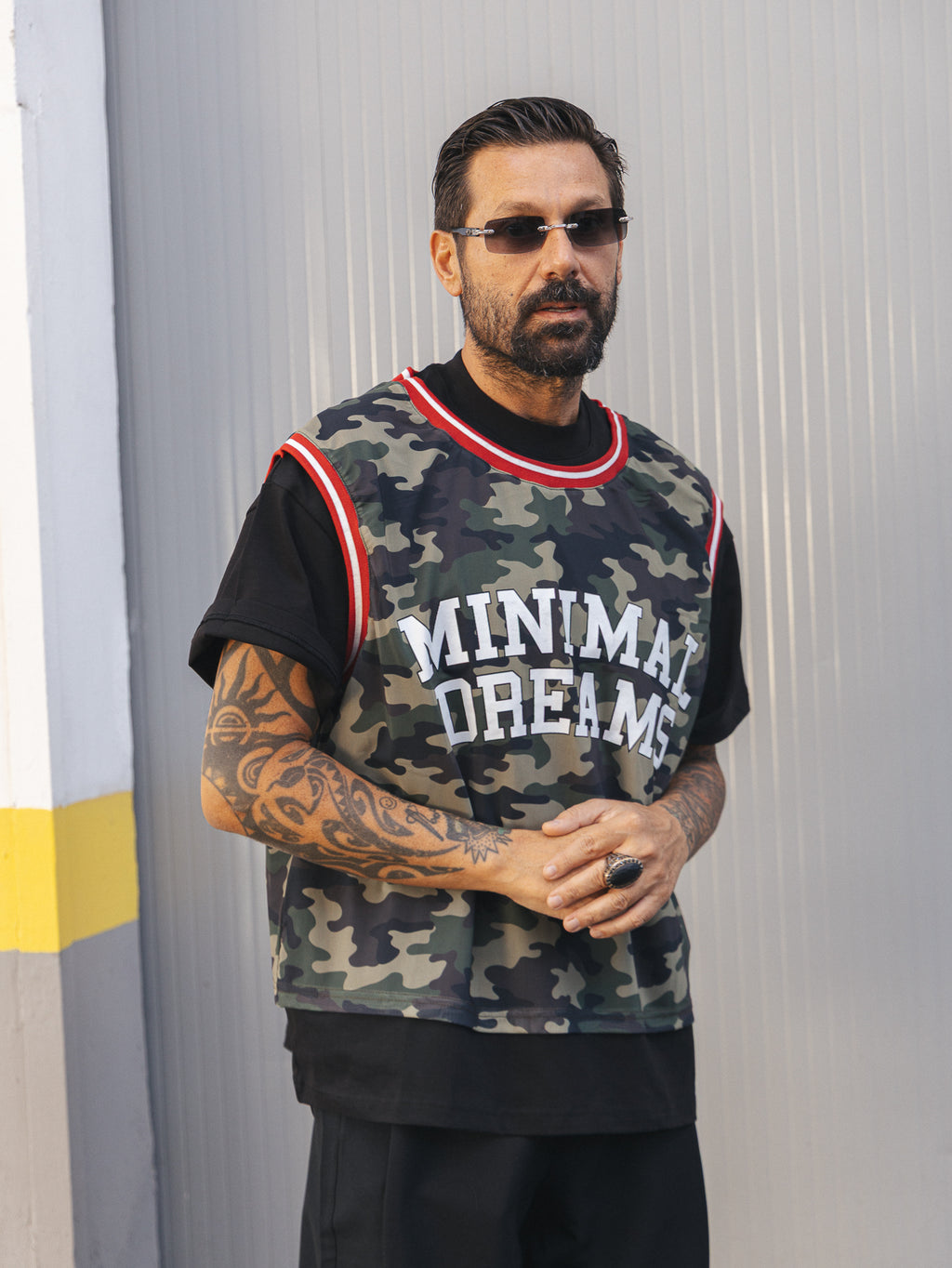 T-shirt con canotta camo e stampa Dream Black