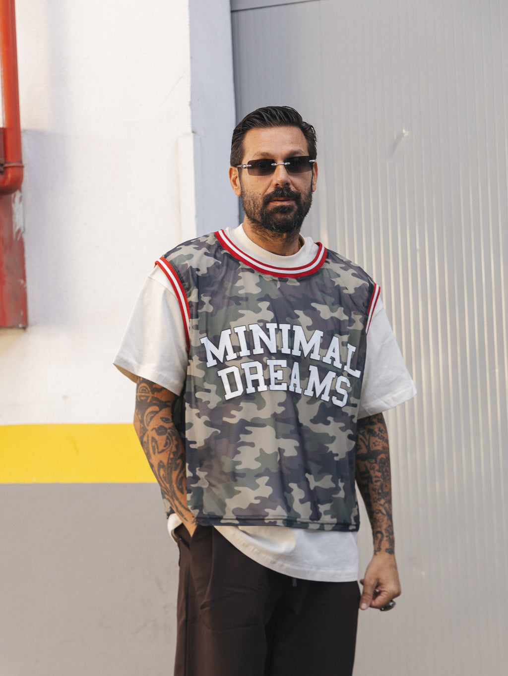 T-shirt con canotta camo e stampa Dream White