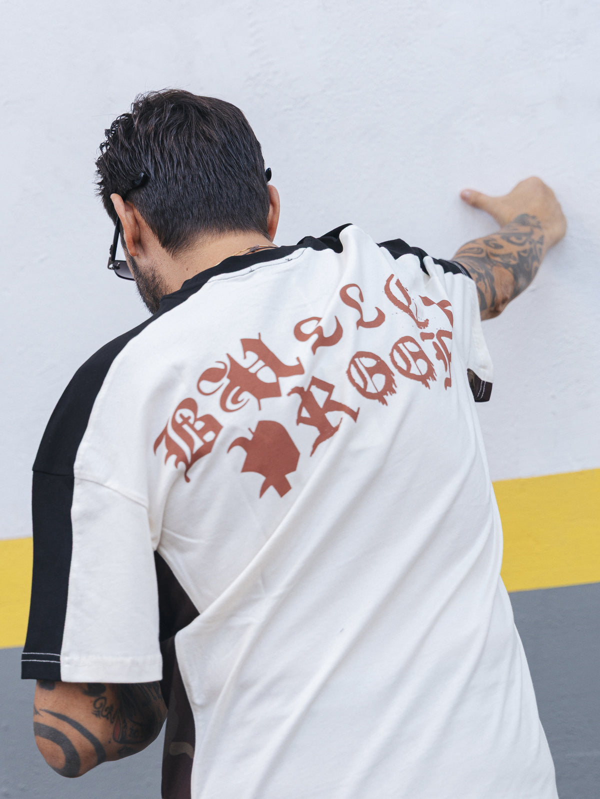 T-shirt con inserti camo e stampa gotica White