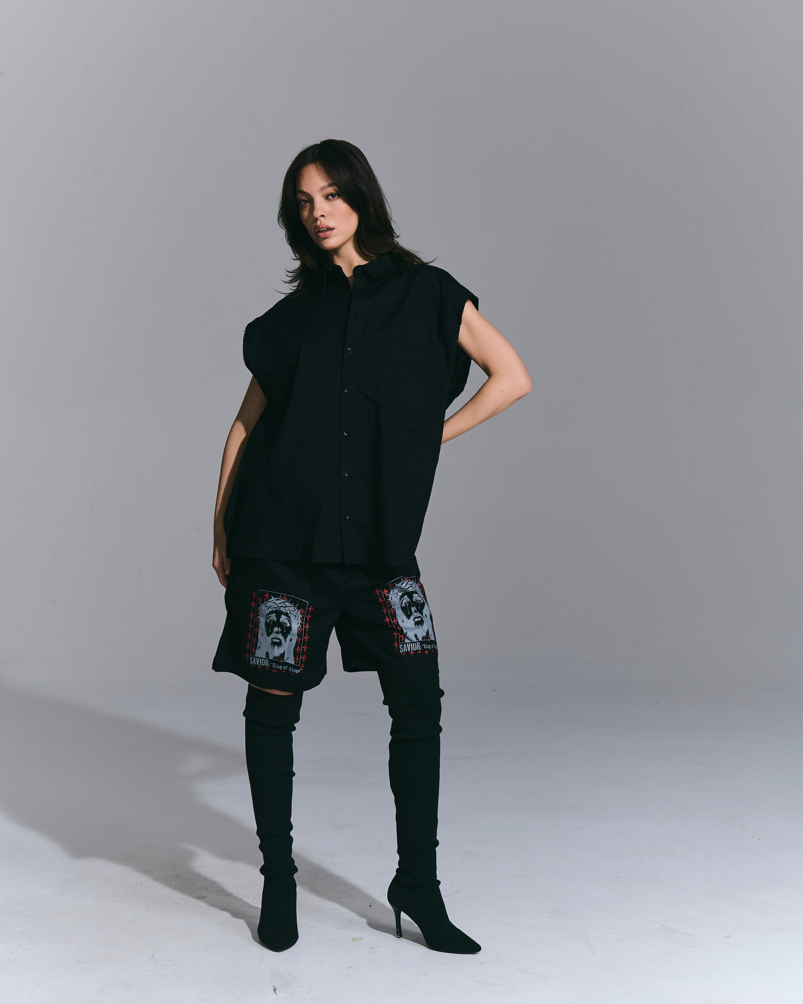 Camicia smanicata “Savior” – Black