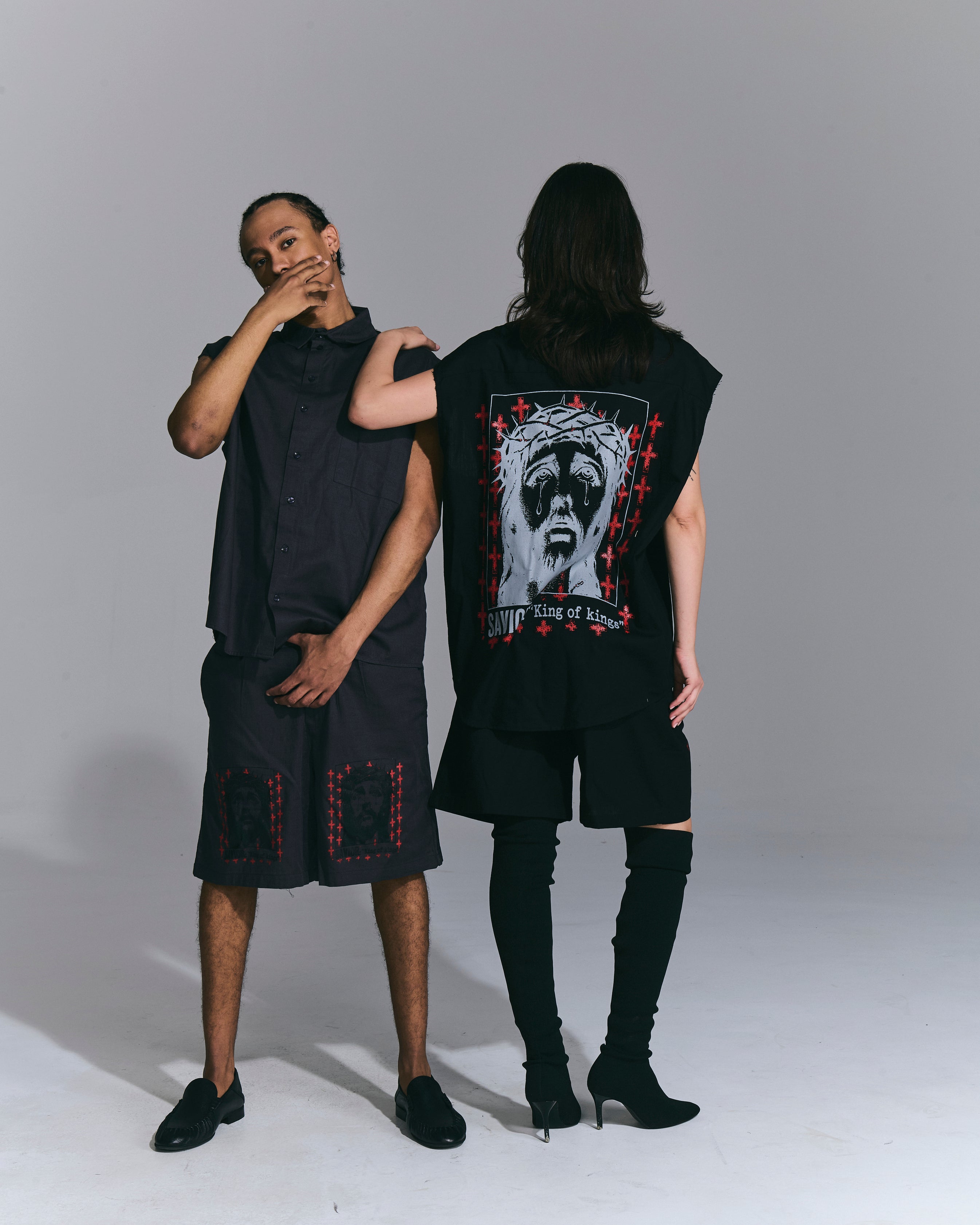 Camicia smanicata “Savior” – Black